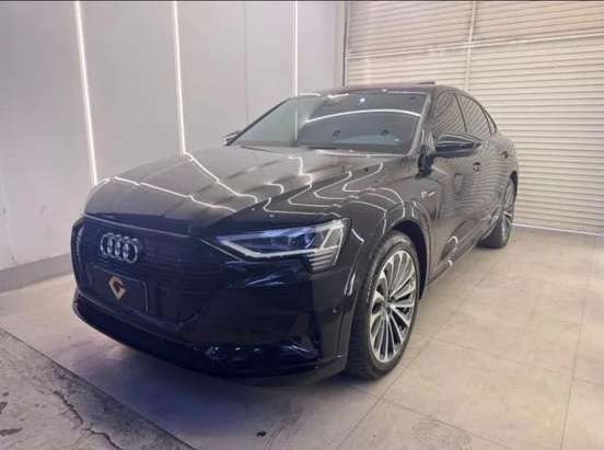 AUDI-E-TRON-2022