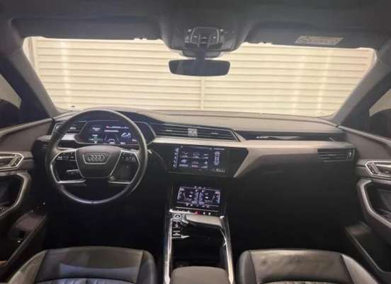 AUDI-E-TRON-2022