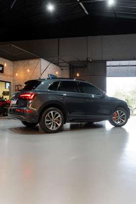 AUDI-Q5-2021