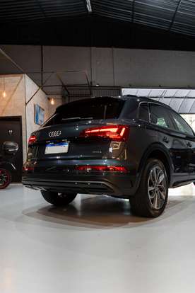 AUDI-Q5-2021
