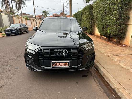 AUDI-Q7-2022