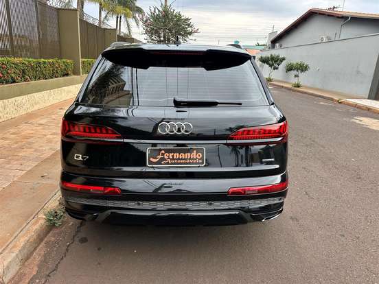 AUDI-Q7-2022