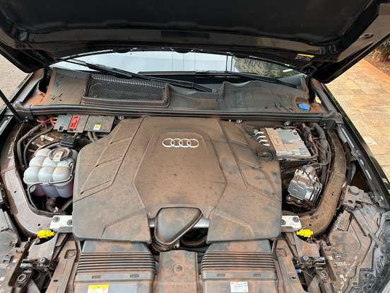 AUDI-Q7-2022