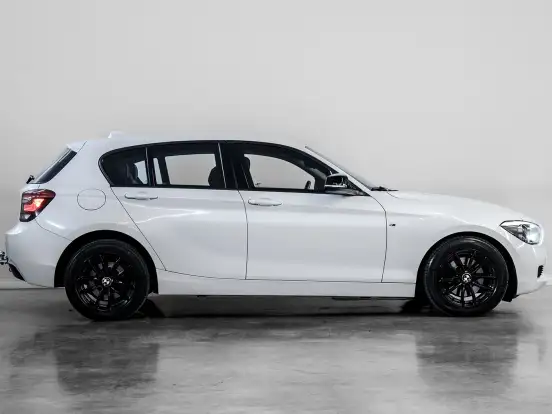 BMW-118i-1.6 16V TURBO GASOLINA 4P AUTOMÁTICO BMW-118i-2013