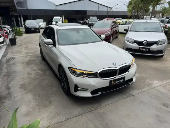 BMW-320i-2022