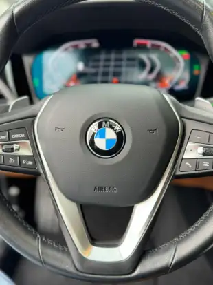 BMW-320i-2022