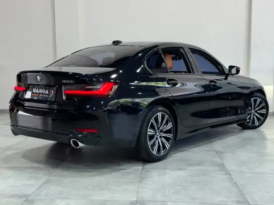 BMW-320i-2023