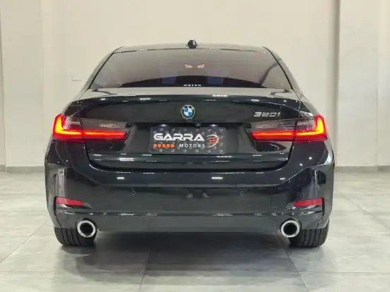 BMW-320i-2023