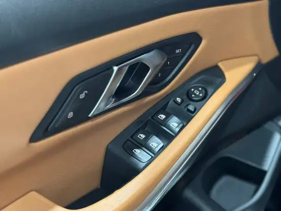 BMW-320i-2023