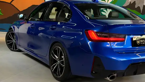 BMW-320i-2023