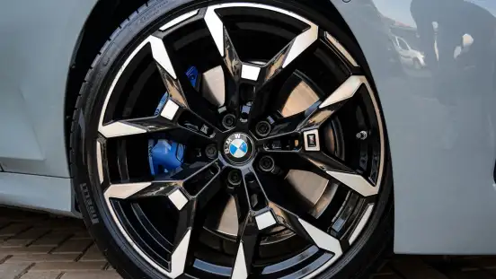 BMW-320i-2025