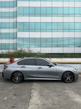 BMW-320i-2023