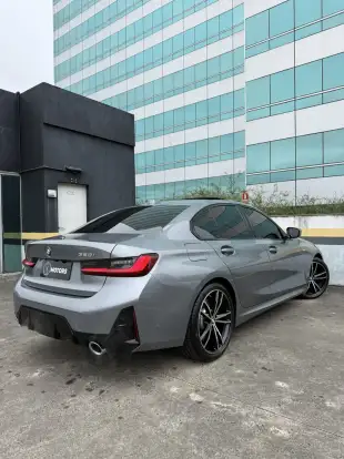 BMW-320i-2023