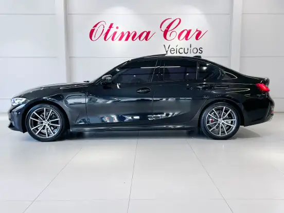 BMW-320i-2021