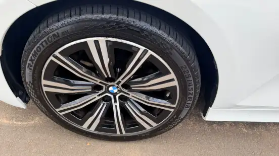 BMW-320i-2022