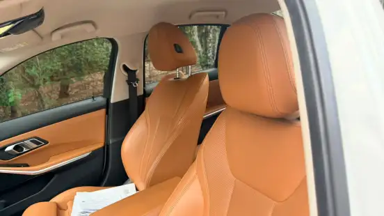 BMW-320i-2022