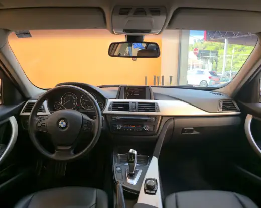 BMW-320i-2013