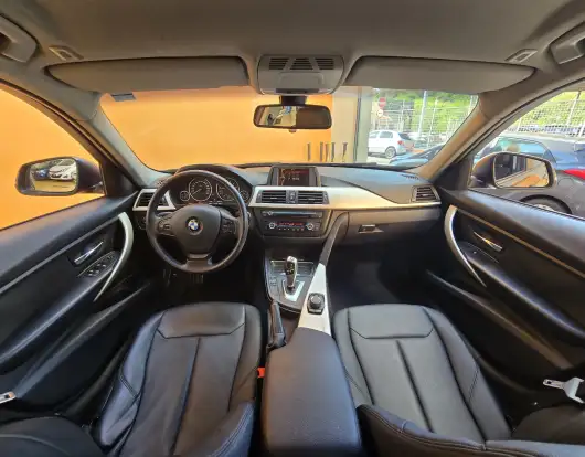 BMW-320i-2013