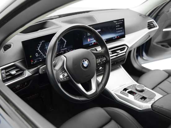 BMW-320i-2023