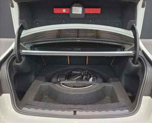 BMW-320i-2024