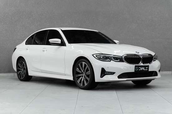 BMW-320i-2022