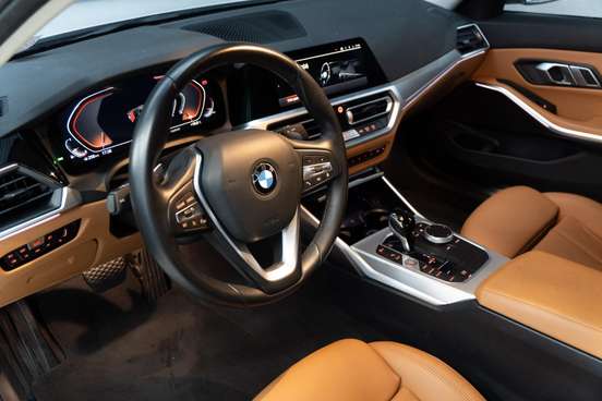 BMW-320i-2022