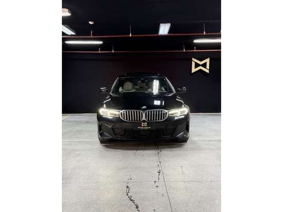 BMW-320i-2022