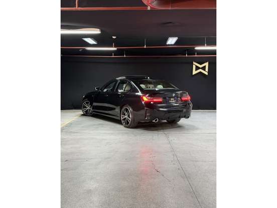 BMW-320i-2022