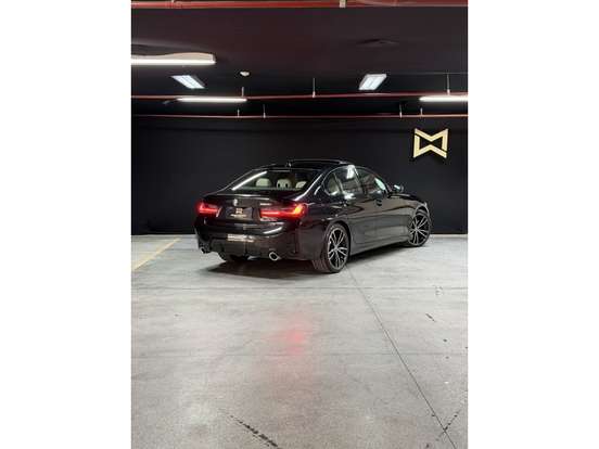BMW-320i-2022