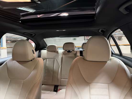 BMW-320i-2022