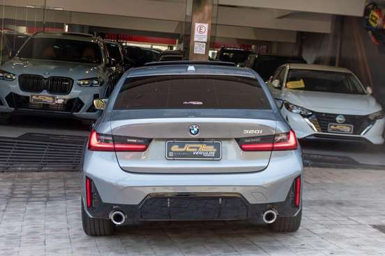 BMW-320i-2025