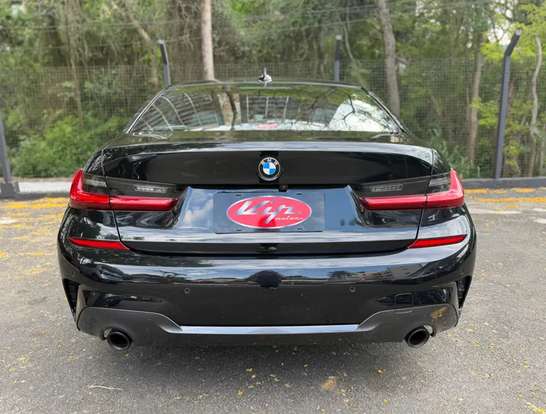 BMW-320i-2021