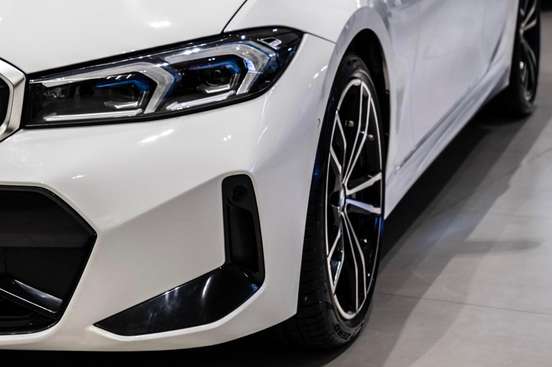 BMW-320i-2022