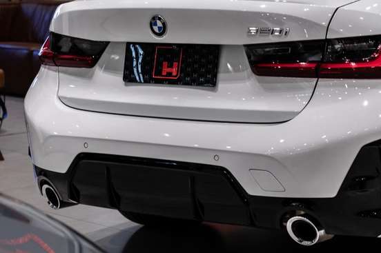 BMW-320i-2022
