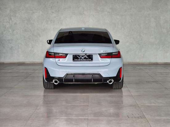 BMW-320i-2023