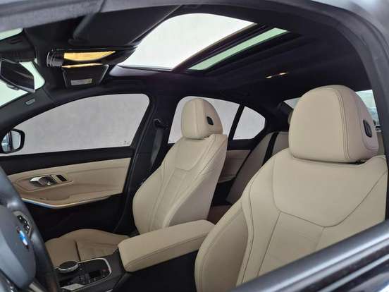 BMW-320i-2023