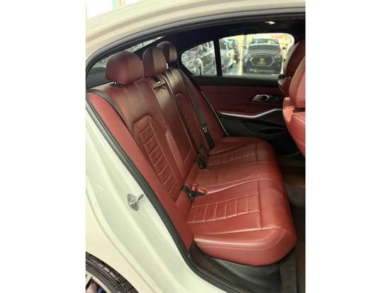 BMW-320i-2023