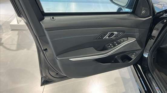 BMW-320i-2024