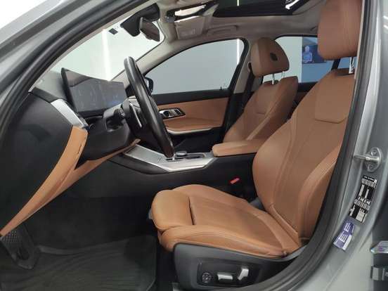 BMW-320i-2022