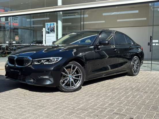 BMW-320i-2022