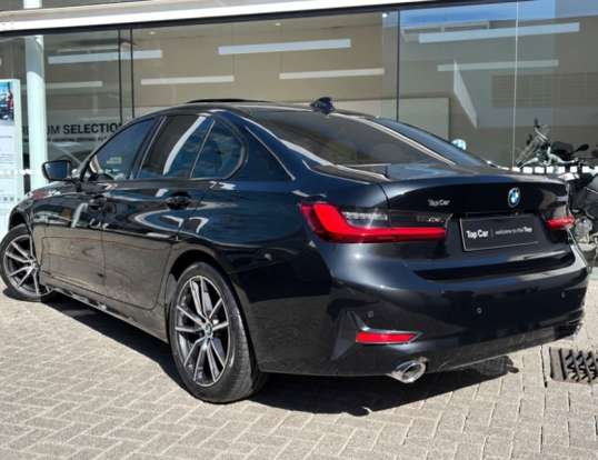 BMW-320i-2022