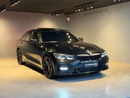 BMW-320i-2021