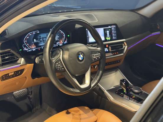 BMW-320i-2021