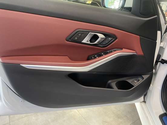 BMW-320i-2024