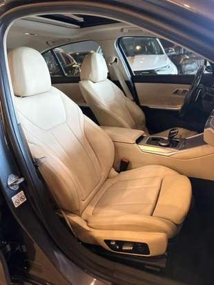 BMW-320i-2019