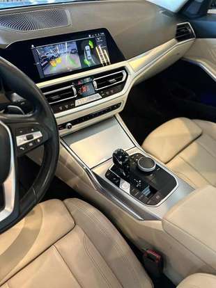 BMW-320i-2019