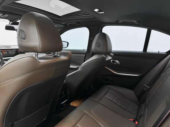 BMW-320i-2020