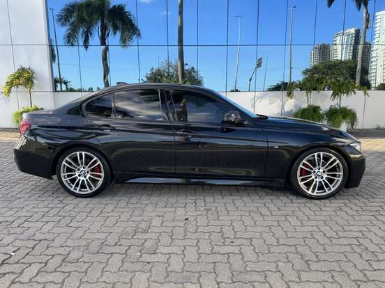 BMW-320i-2018
