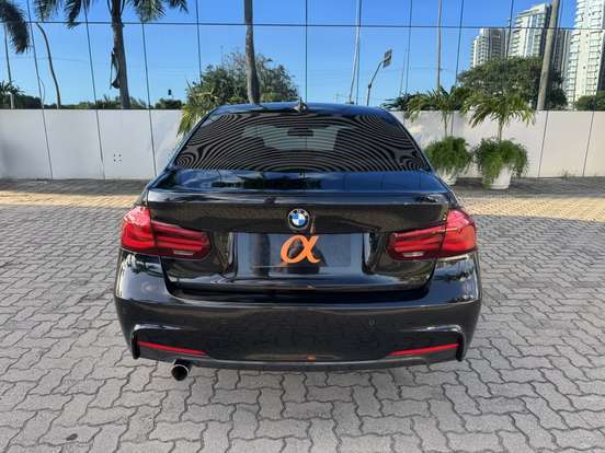 BMW-320i-2018
