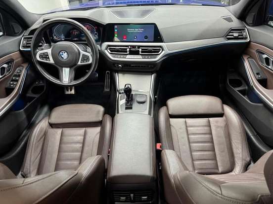 BMW-330e-2021